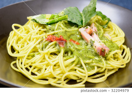 Delicious Genovese 32204979