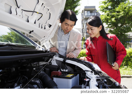 道路服務技工技工婦女麻煩汽車汽車故障事務 32205087