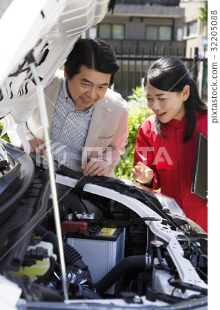 道路服務技工技工婦女麻煩汽車汽車故障事務 32205088