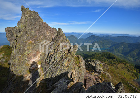 看日光Shirane火山北坡的Iwamine和Oze方向 看日光Shirane火山北坡的Iwamine和Oze方向 32206788