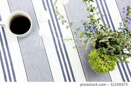 A refreshing summer table A refreshing summer table 32206975