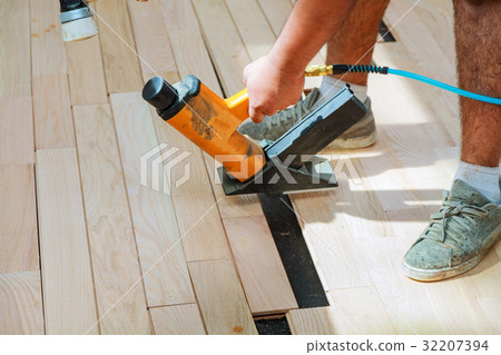 carpenter worker installing wood parquet board 32207394