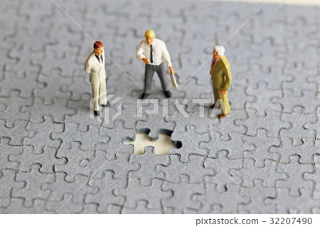 Puzzle and three businessmen Puzzle and three businessmen 32207490