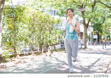 Jogging walking ladies Jogging walking ladies 32207648