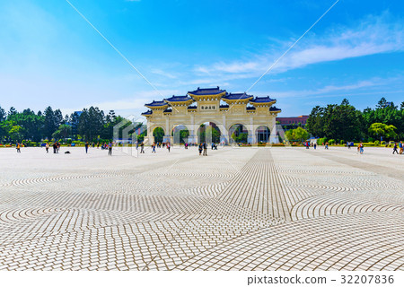 View of Chiang Kai shek memorial hall entrance View of Chiang Kai shek memorial hall entrance 32207836