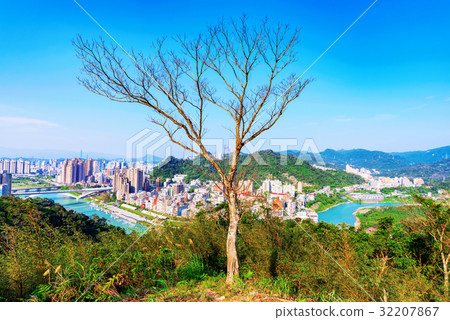 Mountain peak with tree city in the background 32207867