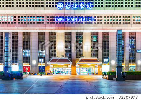 Taipei main station at night 32207978