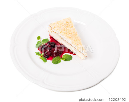 Traditional cheesecake with berry jam. 32208492