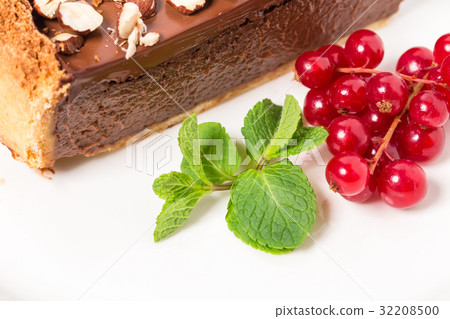 Chocolate cheesecake with hazelnuts. Chocolate cheesecake with hazelnuts. 32208500