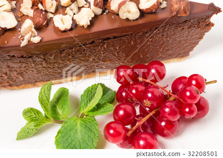 Chocolate cheesecake with hazelnuts. Chocolate cheesecake with hazelnuts. 32208501