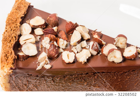 Chocolate cheesecake with hazelnuts. Chocolate cheesecake with hazelnuts. 32208502