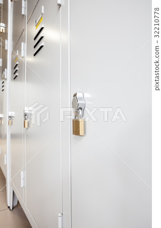 Room with wardrobes 32210778