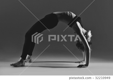 Girl dancer warming up 32210949