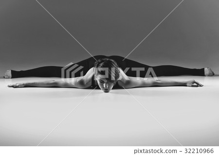 Girl dancer warming up 32210966