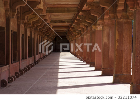 Red Sandstone Colonnade 32211074
