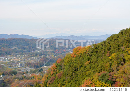 Chichibu's autumn leaves and distant view 32211346
