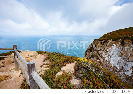 A view of the Atlantic Ocean from Cape Rock 32213899