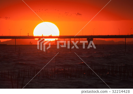Sunset over Tokyo Bay Aqua Line 32214428