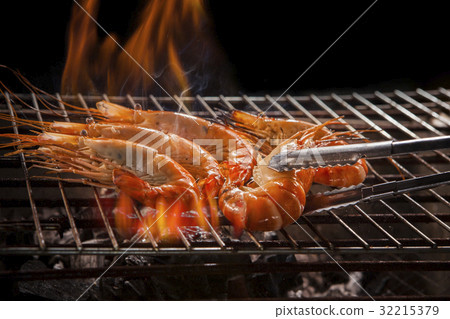 shrimp ,prawn grilled on barbecue stove 32215379