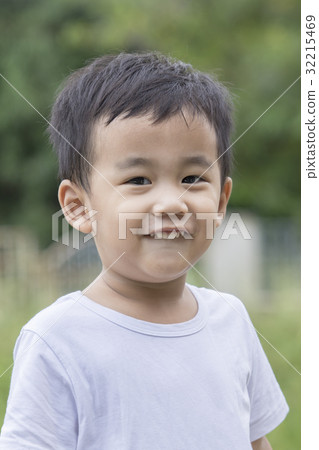 toothy smiling face of asian 1 year old toothy smiling face of asian 1 year old 32215469
