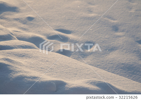 Natural winter background with bright snow drifts Natural winter background with bright snow drifts 32215626