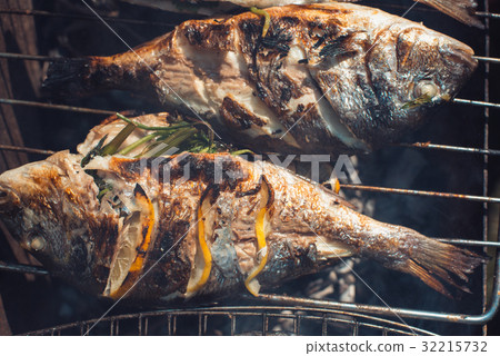 Grilled fish with lemon on the grid Barbeque in Grilled fish with lemon on the grid Barbeque in 32215732