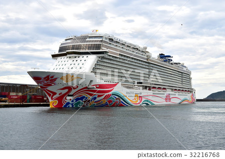 Large cruise liner Norway Jean Joy Large cruise liner Norway Jean Joy 32216768