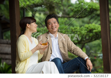 Middle couple travel Japan garden tourism image Middle couple travel Japan garden tourism image 32218117