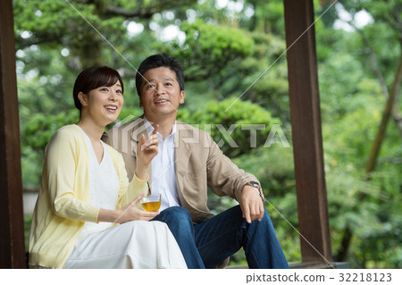 Middle couple travel Japan garden tourism image 32218123