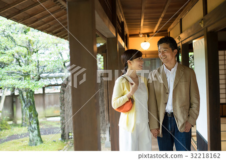 Middle Couple Travel Japanese House Tourist Image Middle Couple Travel Japanese House Tourist Image 32218162