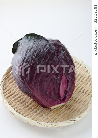 Purple cabbage 32218282