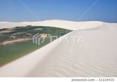 Lencois是一個神秘的湖泊，僅在雨季出現 32220410