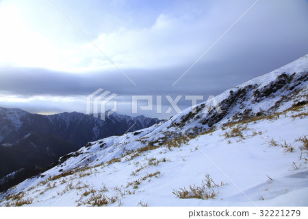 Taiwan Peaks 32221279