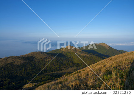 Taiwan Peaks 32221280