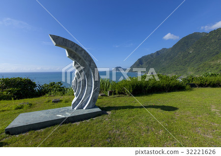 East of Taiwan 32221626