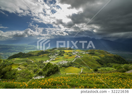 East of Taiwan East of Taiwan 32221636