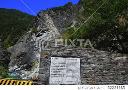 East of Taiwan 32221685