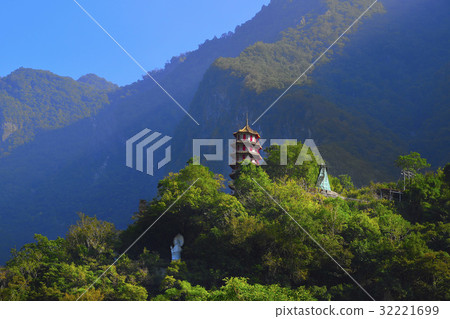 East of Taiwan East of Taiwan 32221699