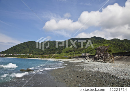 East of Taiwan East of Taiwan 32221714