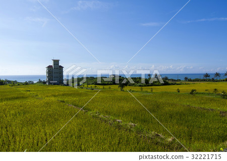 East of Taiwan East of Taiwan 32221715