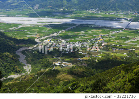 East of Taiwan 32221730