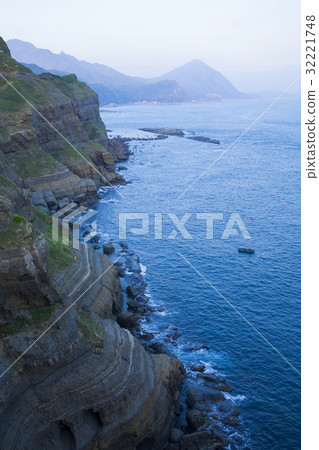 East of Taiwan East of Taiwan 32221748