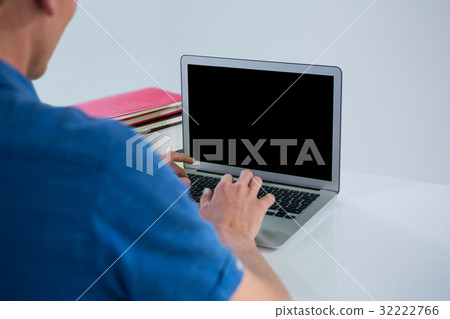 Man using laptop 32222766