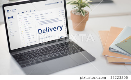 Composing an email on a digital device Composing an email on a digital device 32223206