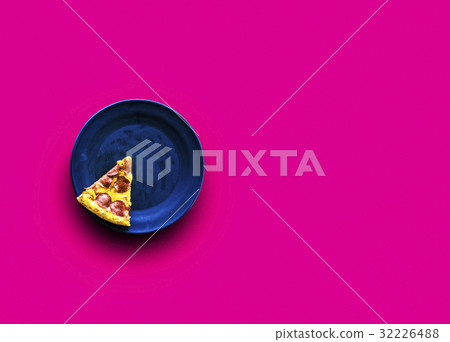 Slice of italian cuisine pizza 32226488