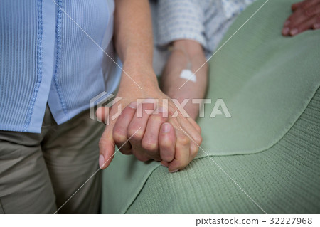 Doctor consoling a patient in hospital 32227968