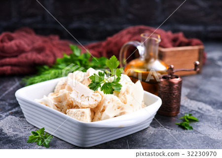 raw cauliflower 32230970