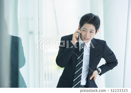 Business / negotiation scene 32233325