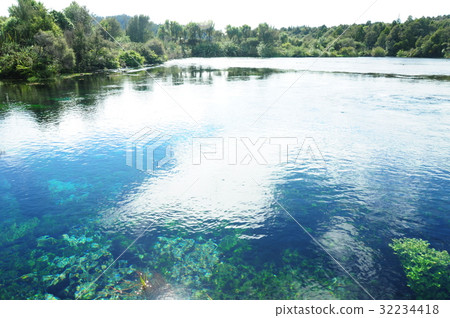 pupu springs, new zealand, spring 32234418