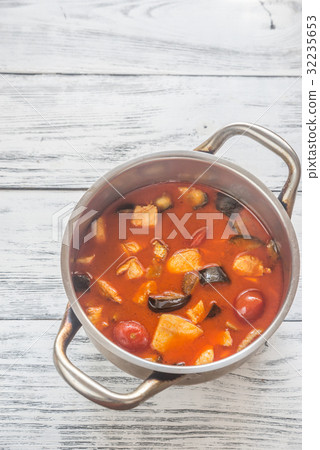 Thai red chicken curry 32235653